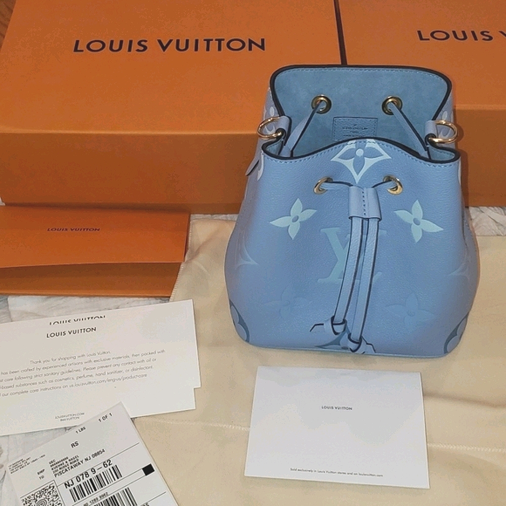 💳🧾SOLD🧾💳Louis Vuitton By The Pool NéoNoé BB